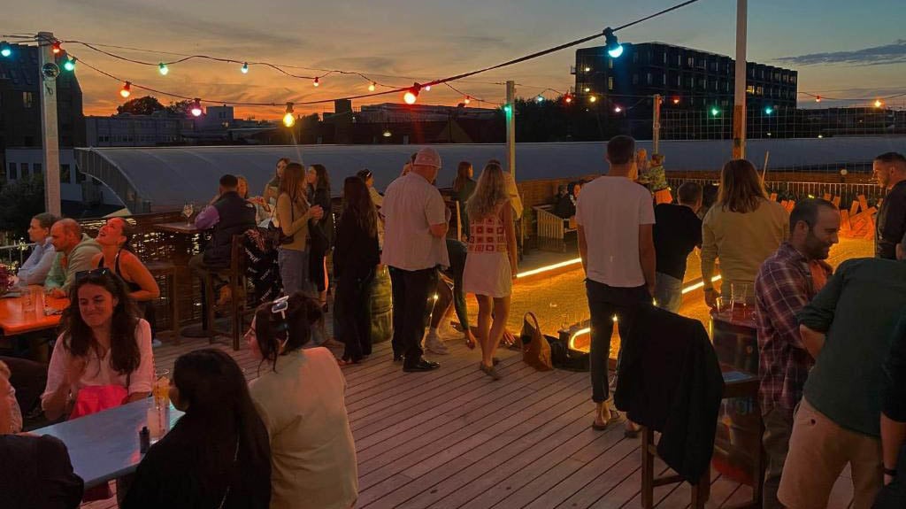 Urban Camper Hostel & Bar