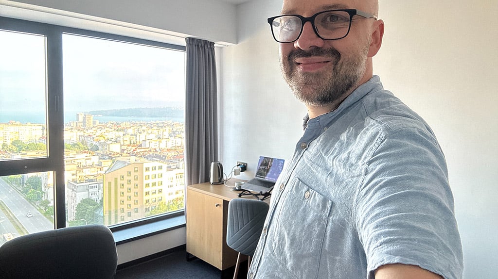 Bedroom workdesk view of Varna