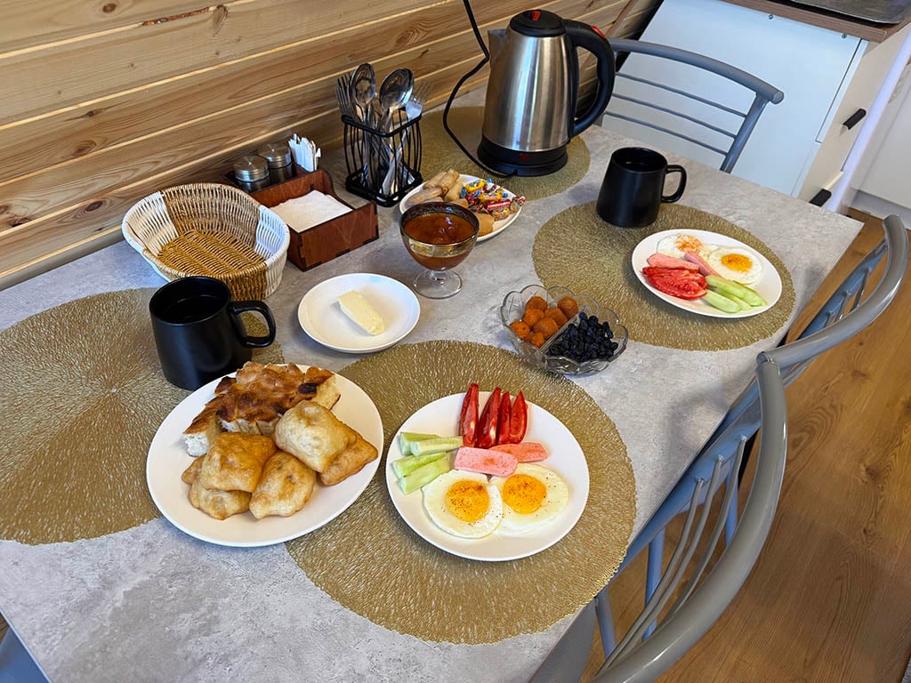 Breakfast at the A-frame in Saty
